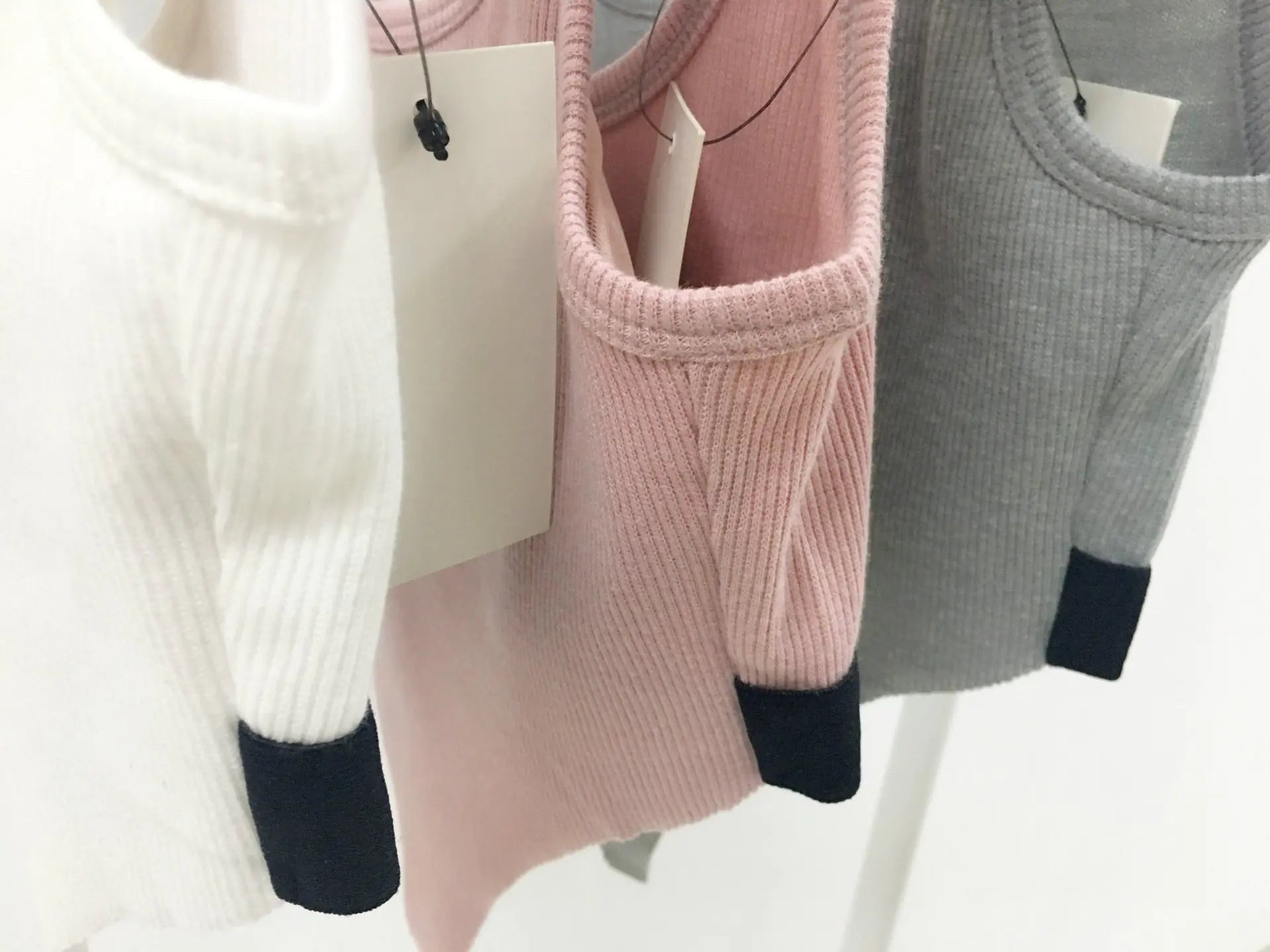 Women’s Solid Color Sports Bra – Comfortable Yoga & Fitness Wear