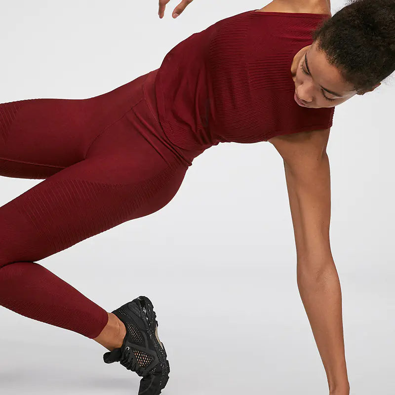 Seamless Stripe High-Waisted Workout Leggings Set.